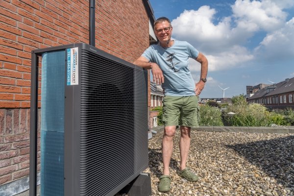 De buitenunit op het dak Buitenunit op het dak