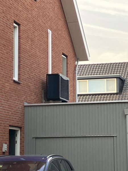 De buitenunit op het dak Buitenunit op het dak